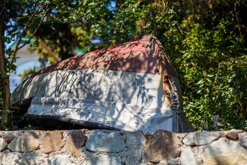 old boat/ old inverted boat