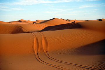 Fototapeta na wymiar Sunset in Sahara desert