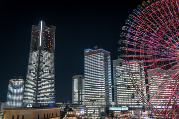 Obraz premium 横浜みなとみらいの夜景 全館点灯時のビル群と観覧車２