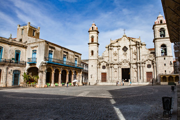 Fototapeta na wymiar Plaza de la Cathedral in Old Havana (Cuba) with the baroque architecture of San Cristobal Cathedral.