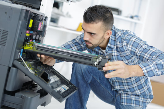 technician fix the printer by screwdriver
