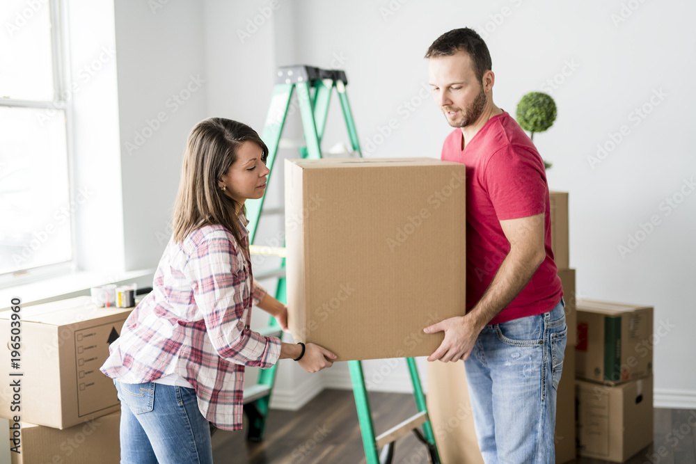 Wall mural couple moving in house