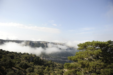 montañas con nubes