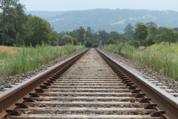Obraz premium Train tracks going through rural farm property.