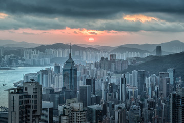 Fototapeta premium Hong Kong skyline view from Victoria peak before sunrise.