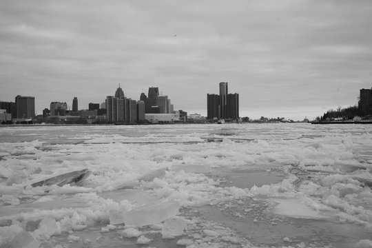 frozen detroit river-2
