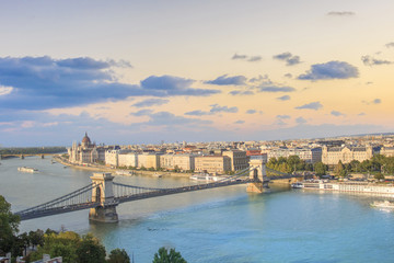 Fototapeta premium Beautiful view of the Hungarian Parliament and the chain bridge in Budapest, Hungary