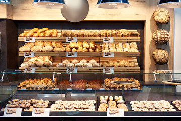Frisches Brot und Gebäck in Bäckerei