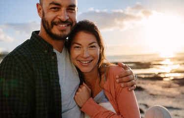 Obraz premium Couple on a vacation near the sea