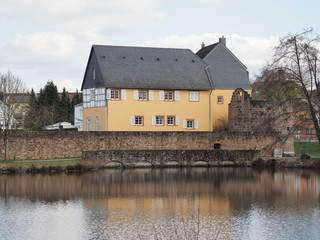 Fototapeta na wymiar Gustavsburg in Jägersburg mit Schloßweiher, Saarland, Deutschland 