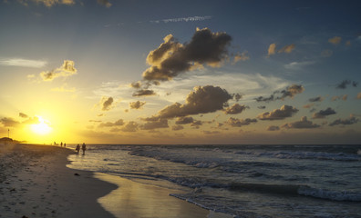 Sonnenuntergang am Meer - 196534934