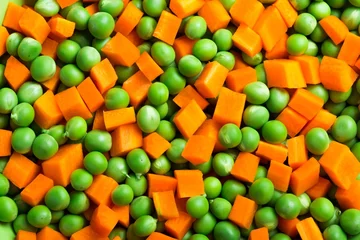 Küchenrückwand glas motiv Orange Carrots and Green Peas © BillionPhotos.com