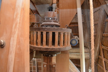 Obraz premium Dutch Windmill Interior Wooden Gear Mechanism Overijssel Netherlands