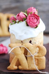 Easter cake with raisins and cream roses