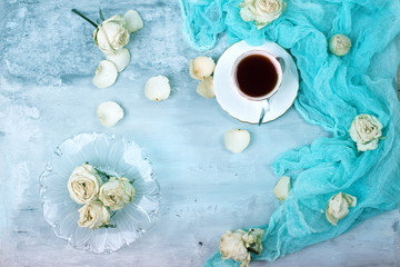 Obraz na płótnie Canvas Cup of coffee rose flowers. Flat lay top view