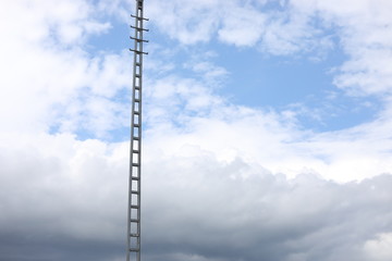 Obraz premium Himmel Strom Leiter
