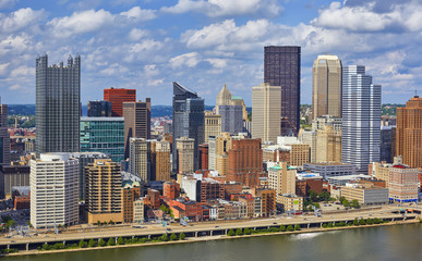 Fototapeta na wymiar Skyline of Pittsburgh, Pennsylvania, USA