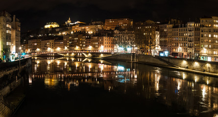 Fototapeta na wymiar Lyon by night