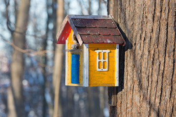 Obraz na płótnie Canvas yellow wood birdhouse