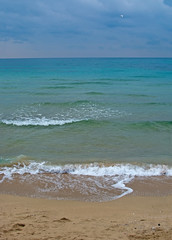 Fototapeta na wymiar Green water sand and horizon