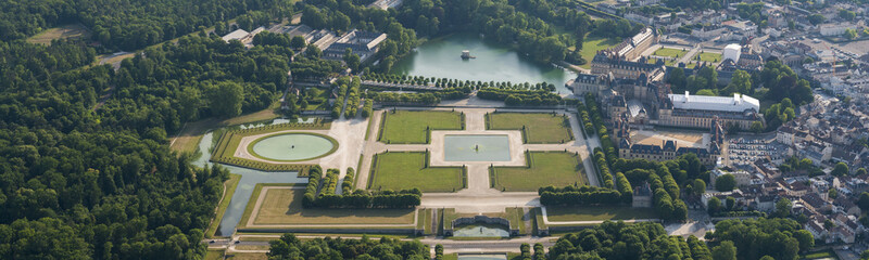 Naklejka premium Aerial image Château de Fontainebleau (Palace of Fontainebleau)