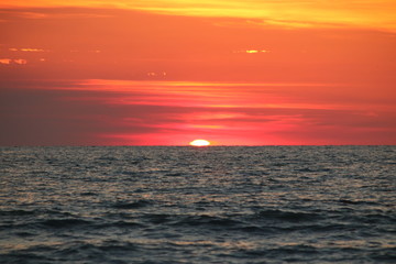 mer coucher soleil orange ete