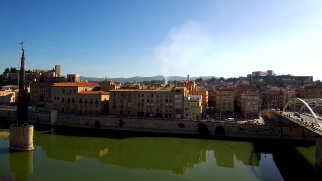 Drone en Tortosa ciudad  de la provincia de Tarragona en Cataluña,España. Video aereo con Dron
