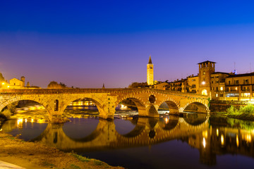 Fototapeta na wymiar The Ponte Pietra has the Adige River at night
