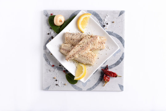 Saucer with filleted mackerel in oil