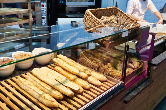 Freshly baked buns and baguettes in bakery