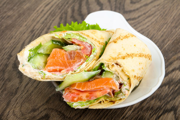 Salmon bread roll