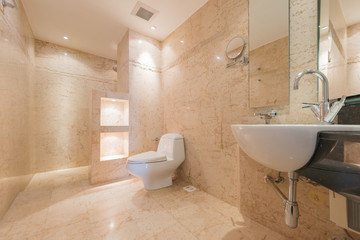Fototapeta na wymiar Beautiful Large Bathroom in Luxury Home