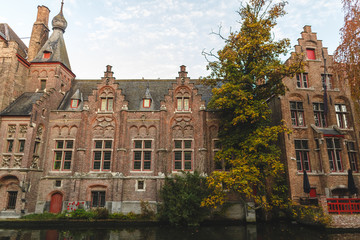 Fototapeta na wymiar beautiful ancient architecture reflected in canal at brugge, belgium