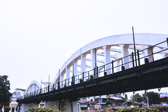 Fototapeta white bridge landmark in lampang thailand