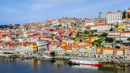 Fototapeta na wymiar Panoramic view of downtown of Porto, Portugal 