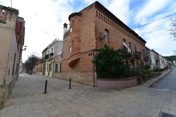 コロニアグエルのレンガ建物