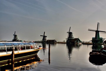 Fototapeta na wymiar view of windmills in the Netherlands