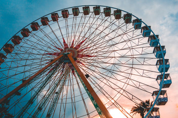 big ferris wheel with high contrasted background