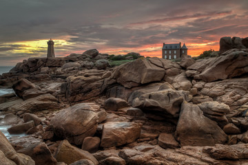 Fototapeta premium Phare du Ploumanac'h tramonto Bretagna Francia