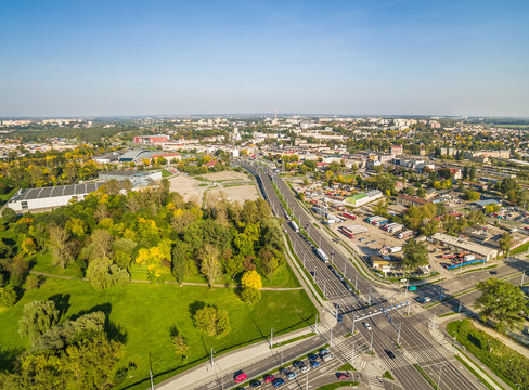 Fototapeta Lublin - krajobraz miasta z lotu ptaka. Park Ludowy i okolice ulicy Lubelskiego Lipca 80.
