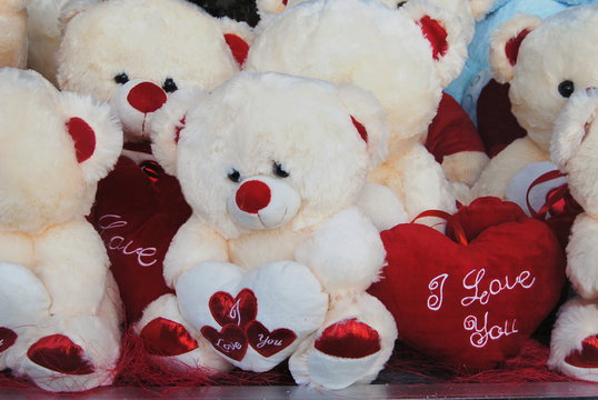 Ursos do amor, Ursinhos de peluche com decora&ccedil;&atilde;o de cora&ccedil;&otilde;es, dia dos namorados, S&atilde;o Valentim