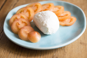 pomodoro e mozzarella per la caprese