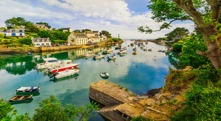 Bretagne le Port de Doelan près de Clohars-Carnoet en Finistère vue de la terre