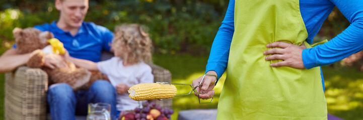 Mum preparing corn for father and son © Photographee.eu