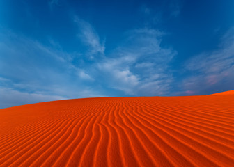 Naklejka premium Stunning view of rippled sand dunes under amazing blue sky at drought desert landscape. Global warming concept.