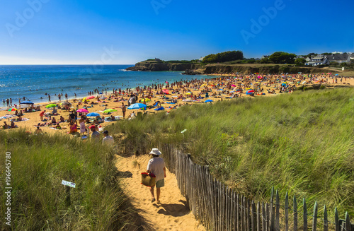 Dunes De La Plage De Kerouini Avec Panneau Indiquant Le