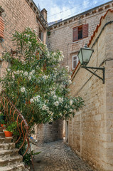Fototapeta na wymiar Courtyard in Trogir, Croatia