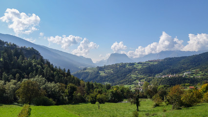Obraz premium von Andalo nach Ponte Arche in Südtirol