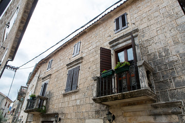 Fototapeta na wymiar balcony in an old house in Montenegro