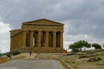 Fototapeta na wymiar Der Concordiatempel im Tal der Tempel von Agrigento